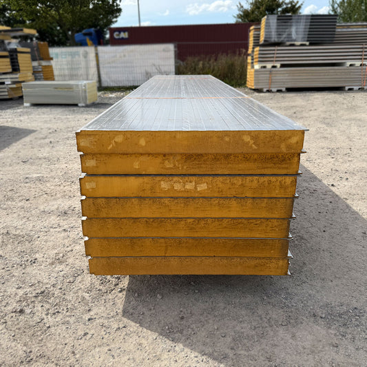 Sandwichplatten Wand 7 mal 4 Meter mit einer Kernstärke von 100MM